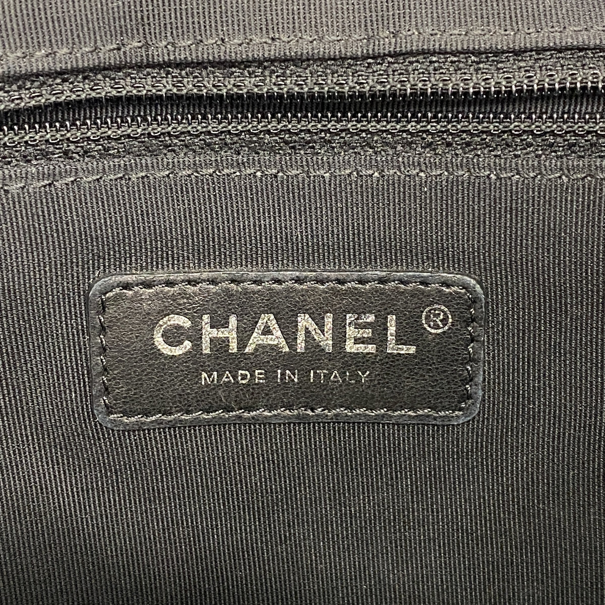 【6ge6288-k】シャネル リュック・デイパック マトラッセ ラムスキン ブラック マルチカラー シルバー金具【中古】レディース