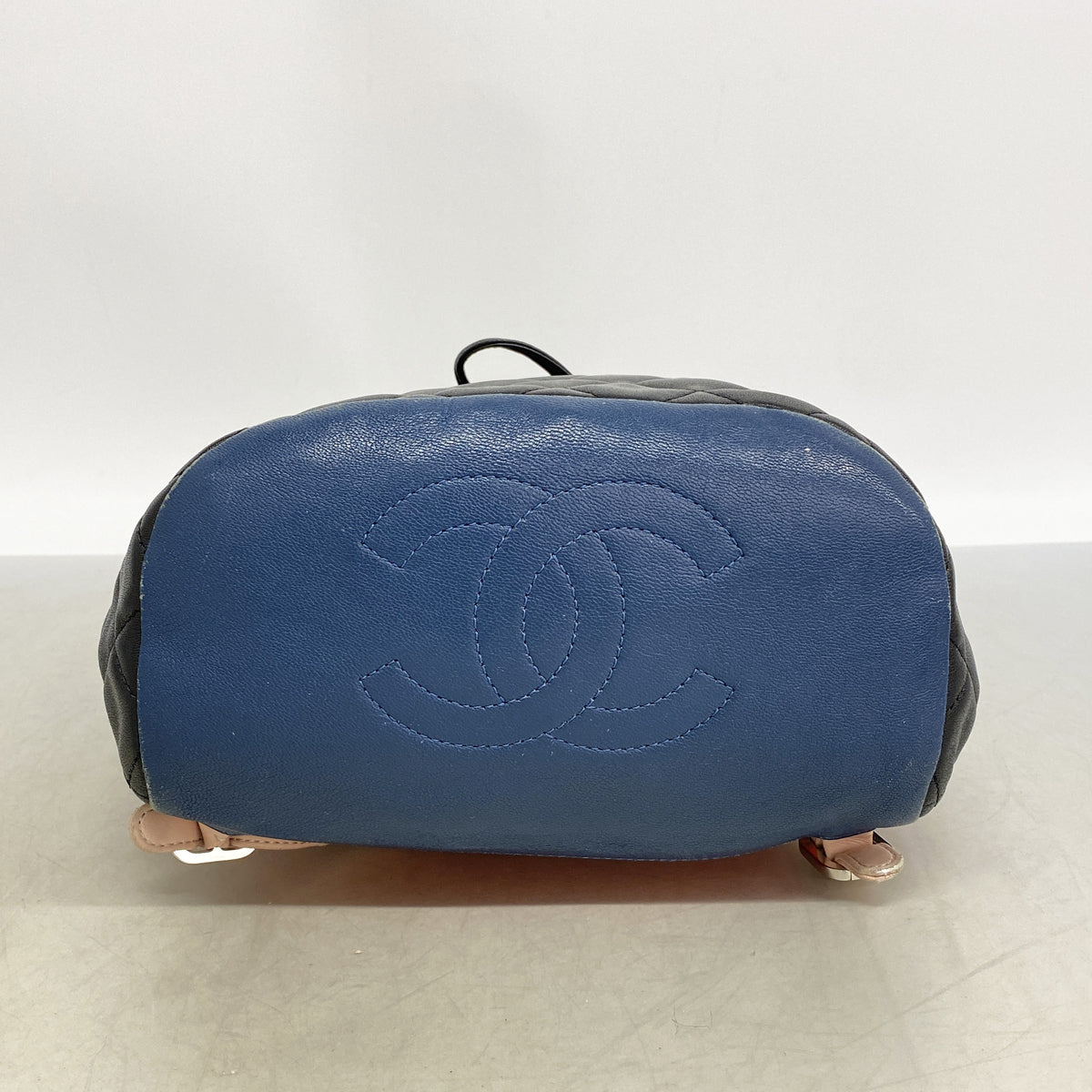 【6ge6288-k】シャネル リュック・デイパック マトラッセ ラムスキン ブラック マルチカラー シルバー金具【中古】レディース