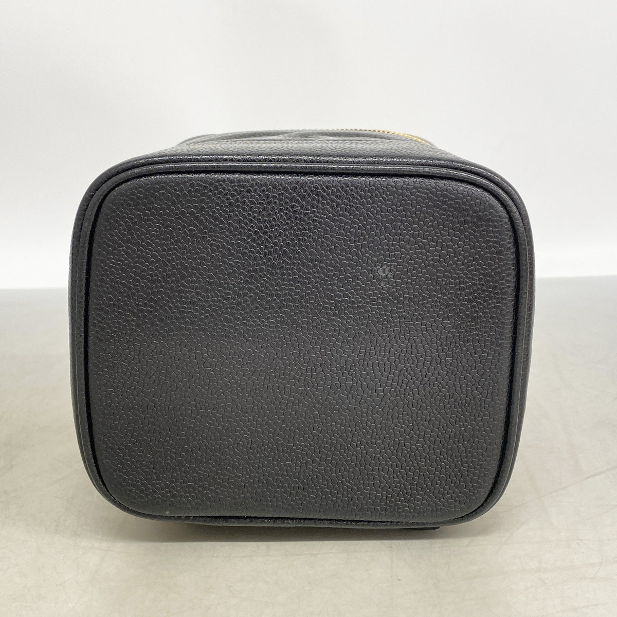 【6ge6289-k】シャネル バニティバッグ キャビアスキン ブラック ゴールド金具【中古】レディース