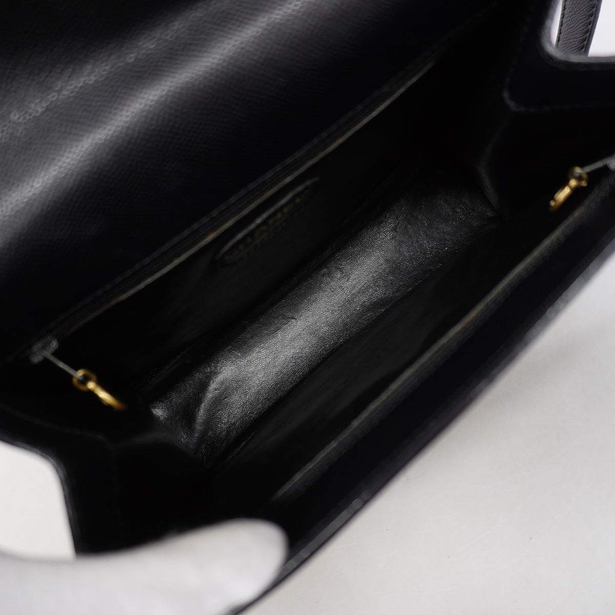 【6ge6311-k】シャネル ショルダーバッグ キャビアスキン ブラック ゴールド金具【中古】レディース