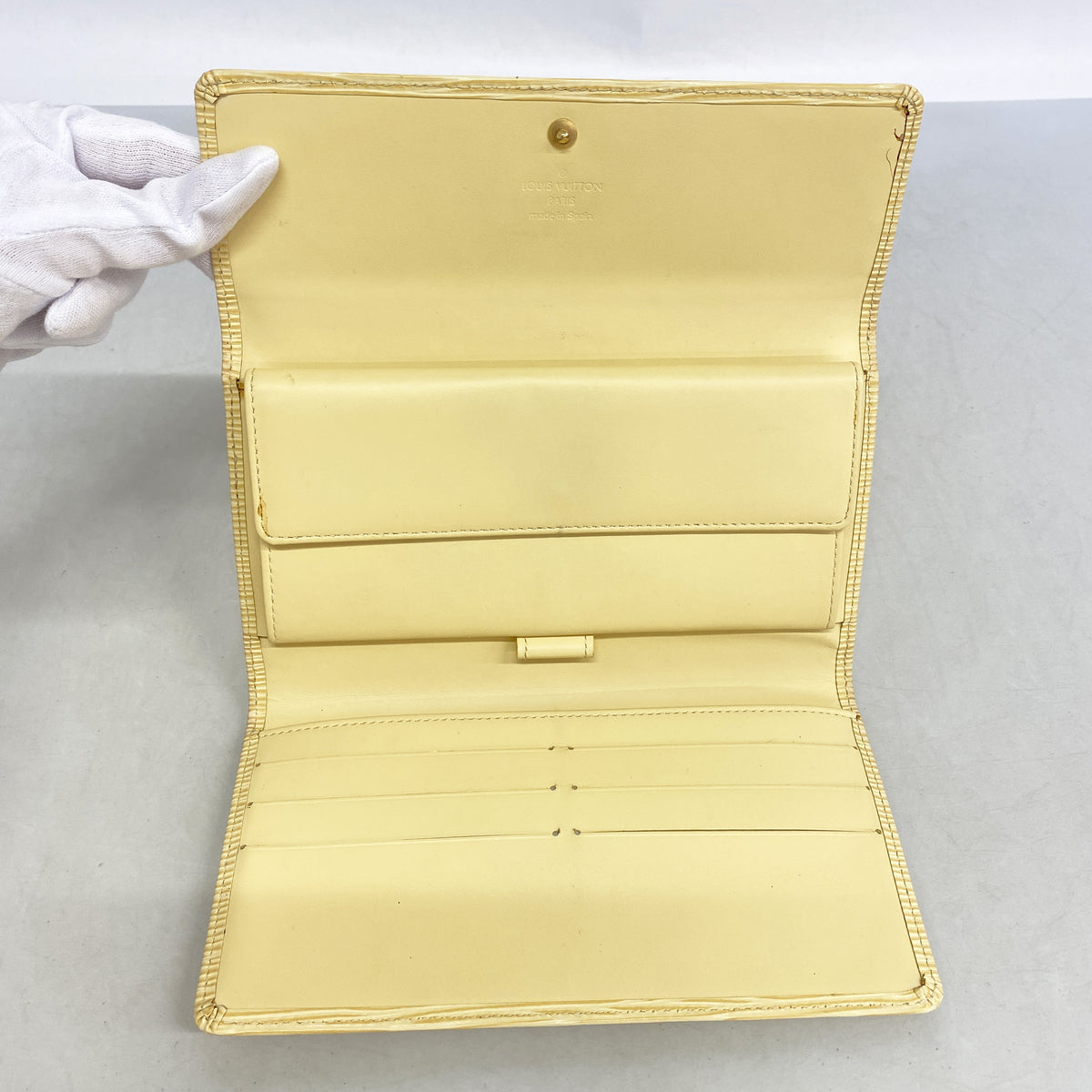 【6ge6326-k】ルイヴィトン 長財布 エピ ポルトフォイユインターナショナル M6338A ヴァニラ【中古】レディース