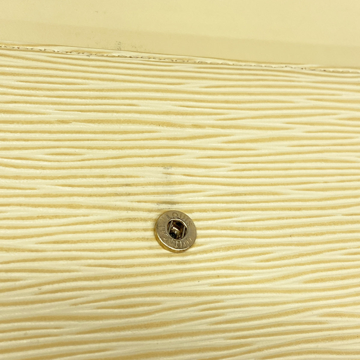 【6ge6326-k】ルイヴィトン 長財布 エピ ポルトフォイユインターナショナル M6338A ヴァニラ【中古】レディース