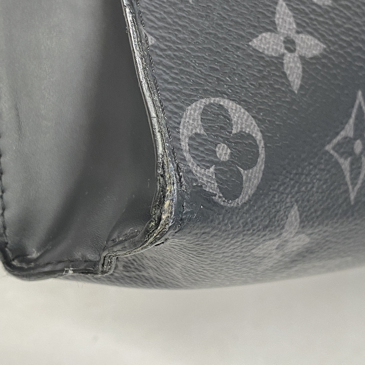 【6ge6359】ルイヴィトン クラッチバッグ モノグラム・エクリプス ポシェットヴォワヤージュMM M61692 ブラック【中古】メンズ