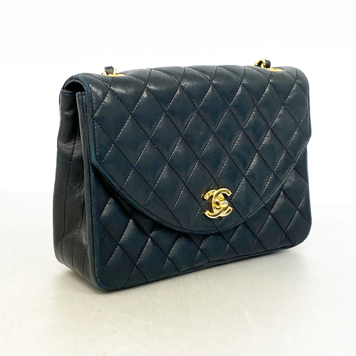 【6ge6399】シャネル ショルダーバッグ マトラッセ チェーンショルダー ラムスキン ブラック ゴールド金具【中古】レディース