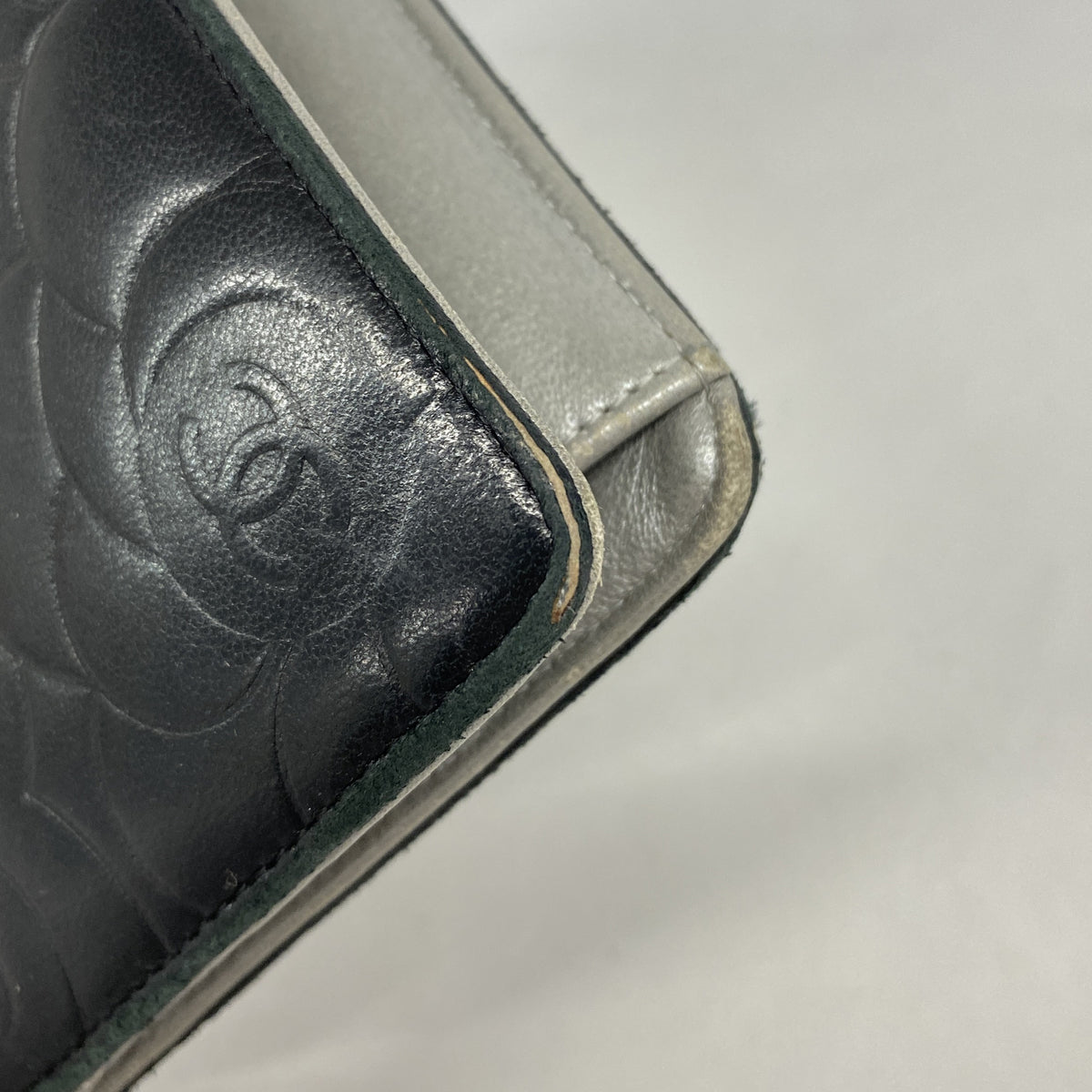 【6ge6410-k】シャネル 長財布 カメリア ラムスキン ブラック シルバー金具【中古】レディース