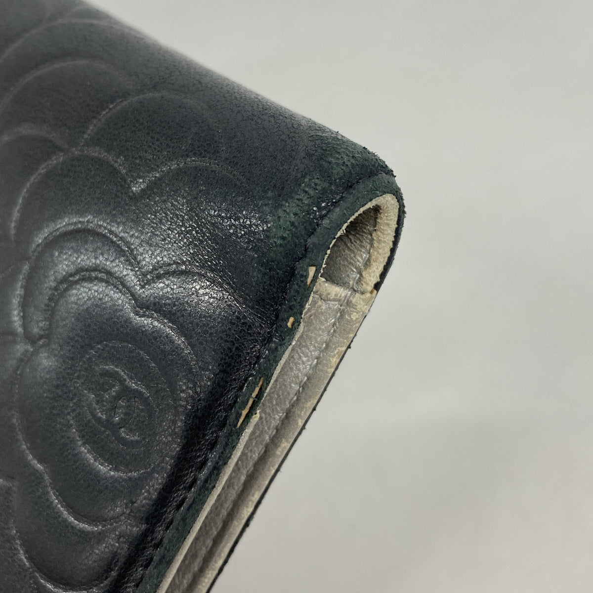 【6ge6410-k】シャネル 長財布 カメリア ラムスキン ブラック シルバー金具【中古】レディース