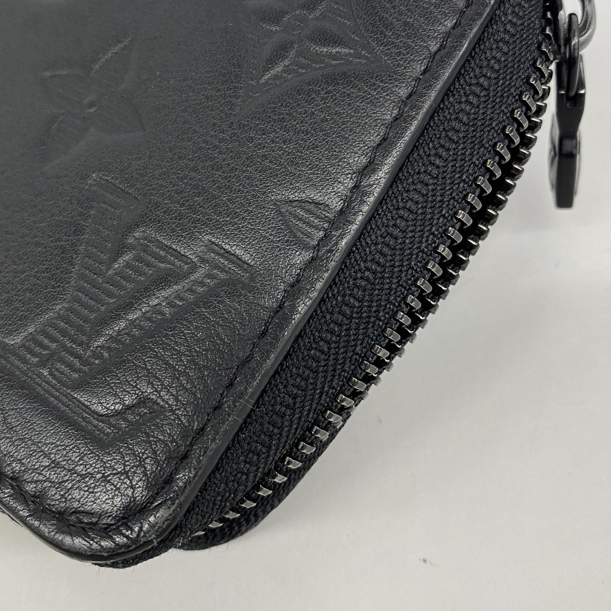 【6ge6414-k】ルイヴィトン 長財布 モノグラム・シャドウ ジッピーウォレットホリゾンタル M80333 ブラック【中古】メンズ