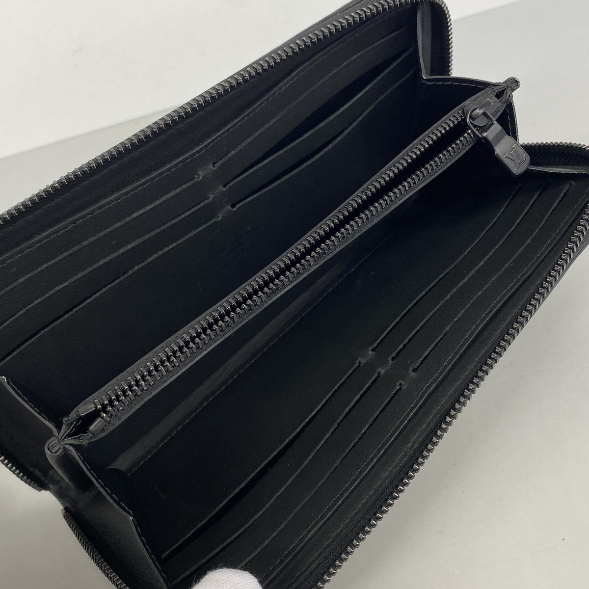 【6ge6414-k】ルイヴィトン 長財布 モノグラム・シャドウ ジッピーウォレットホリゾンタル M80333 ブラック【中古】メンズ