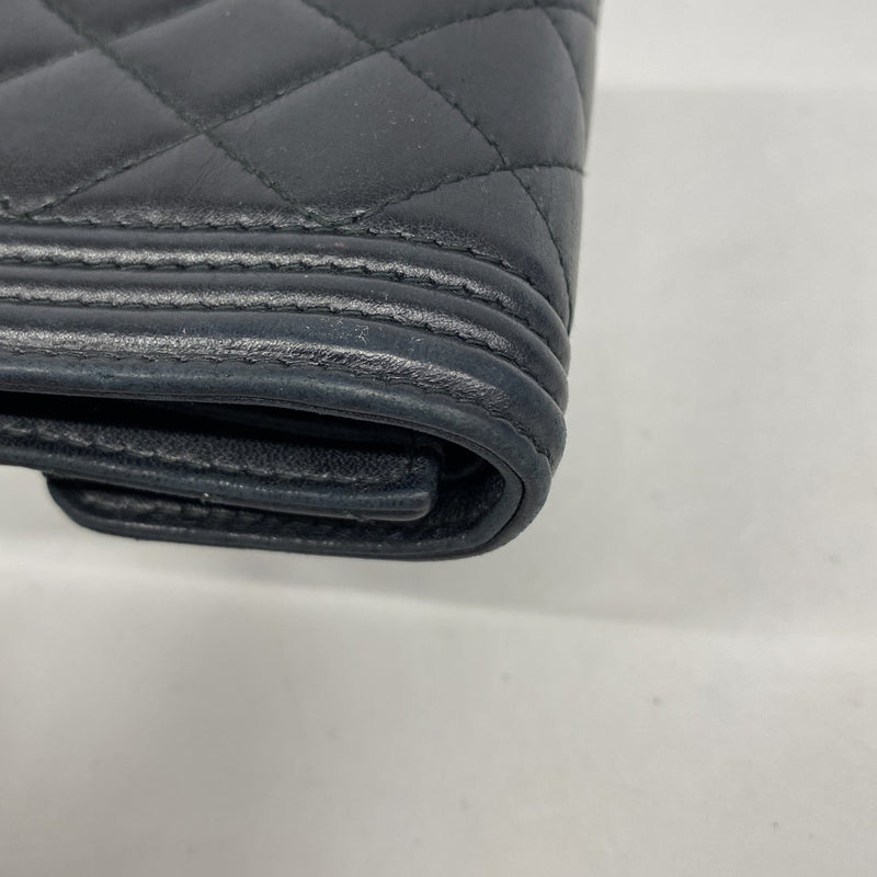 【6ge6460-k】シャネル 三つ折り財布 ボーイシャネル ラムスキン ブラック ゴールド金具【中古】レディース