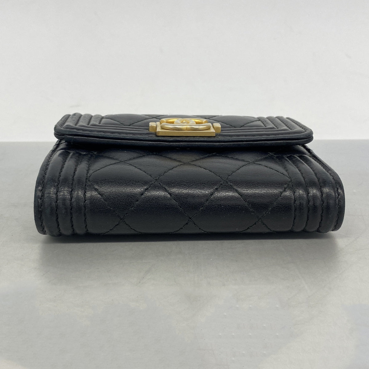 【6ge6460-k】シャネル 三つ折り財布 ボーイシャネル ラムスキン ブラック ゴールド金具【中古】レディース
