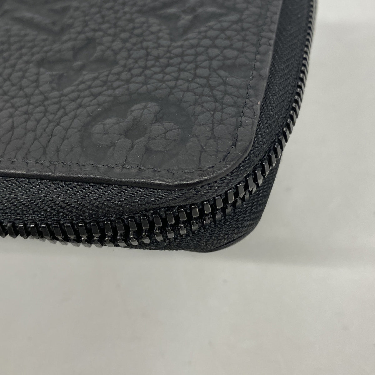 【6ge6480-k】ルイヴィトン 長財布 トリヨン ジッピーウォレットヴェルティカル M69047 ノワール【中古】メンズ