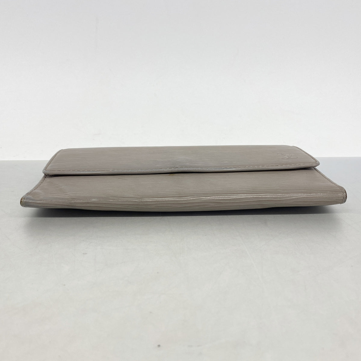 【6ge6482-k】ルイヴィトン 三つ折り長財布 エピ ポルトフォイユインターナショナル M6338B ライラック【中古】レディース