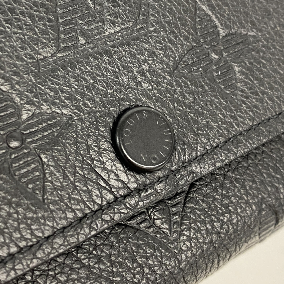 【6ge6484-k】ルイヴィトン キーケース モノグラム・シャドウ ミュルティクレ6 M14825 ブラック【中古】メンズ