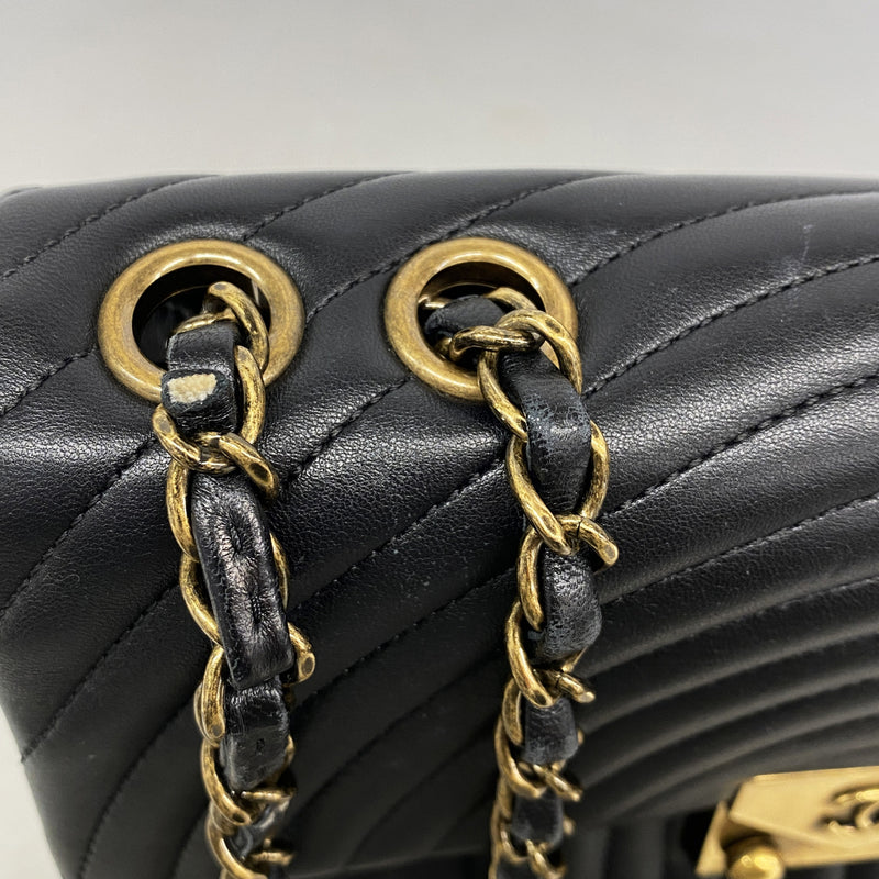 【6ge6490-k】シャネル ショルダーバッグ Wチェーン パゴダフラップ ラムスキン ブラック ゴールド金具【中古】レディース