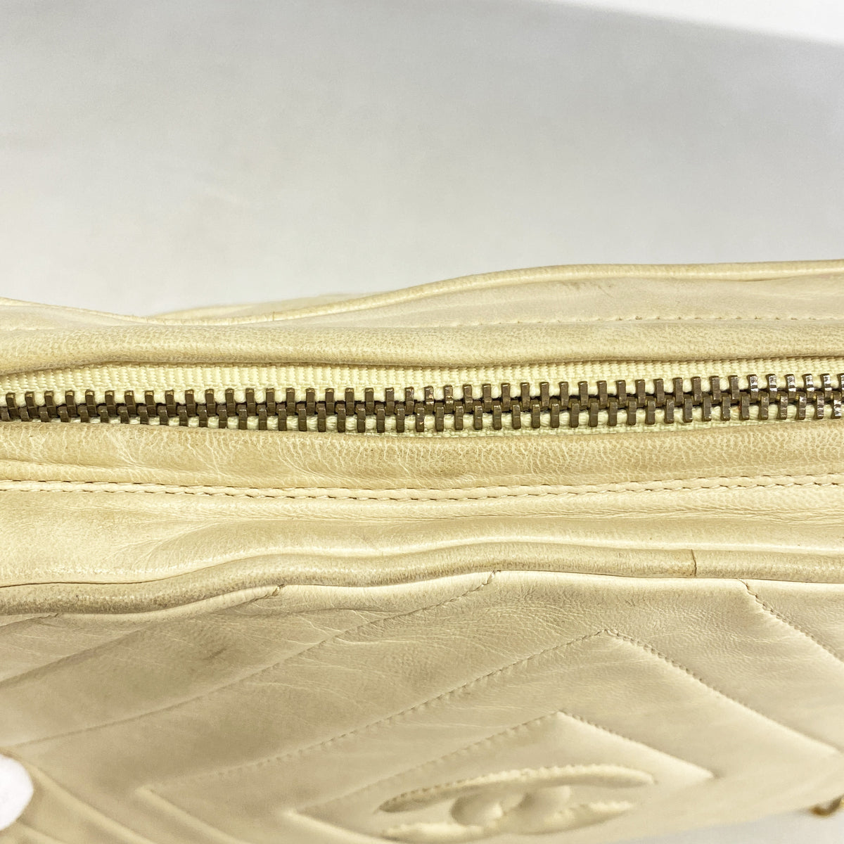 【6ge6517-k】シャネル ショルダーバッグ フリンジ付きチェーンショルダー ラムスキン アイボリー ゴールド金具【中古】レディース