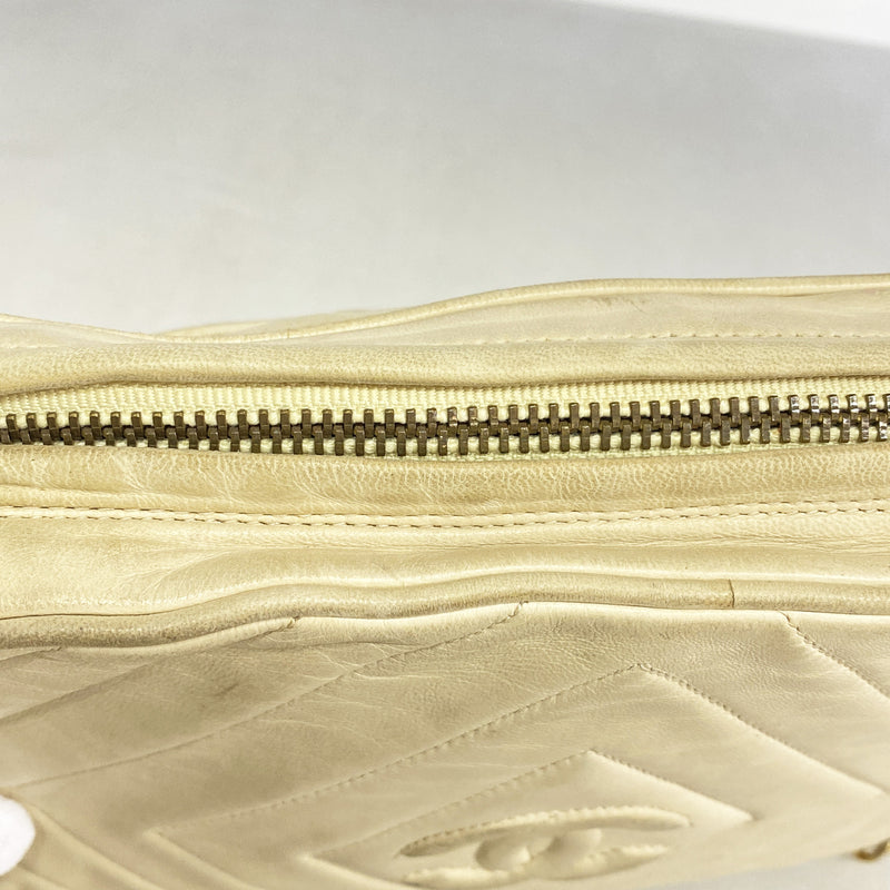 【6ge6517-k】シャネル ショルダーバッグ フリンジ付きチェーンショルダー ラムスキン アイボリー ゴールド金具【中古】レディース