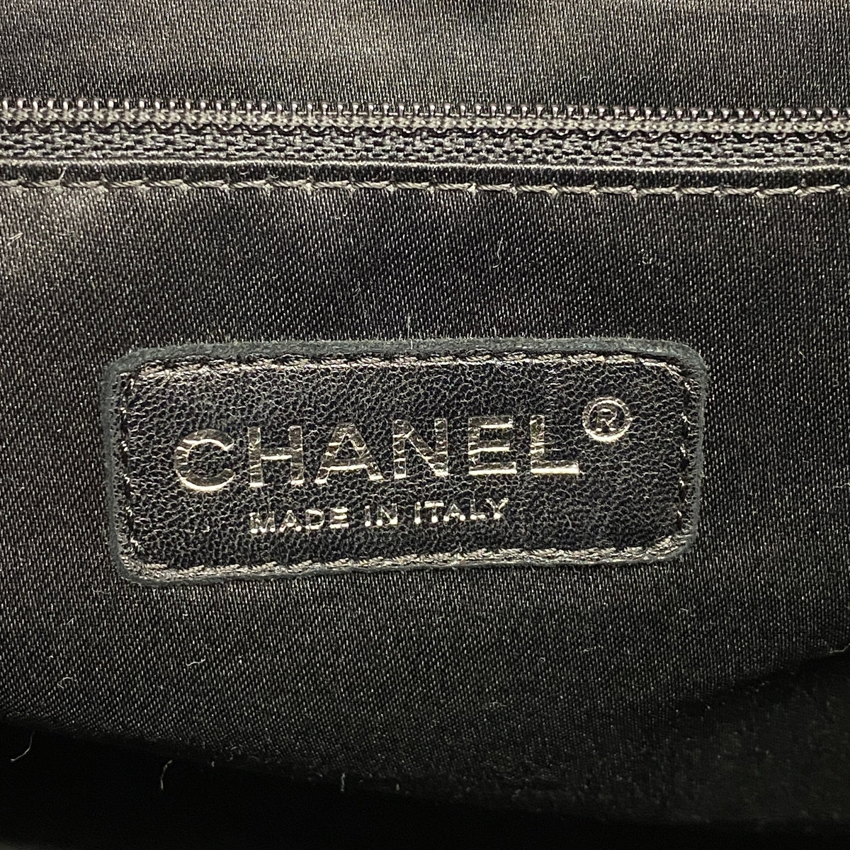 【6ge6518-k】シャネル ショルダーバッグ マトラッセ チェーンショルダー ラムスキン ブラック シルバー金具【中古】レディース