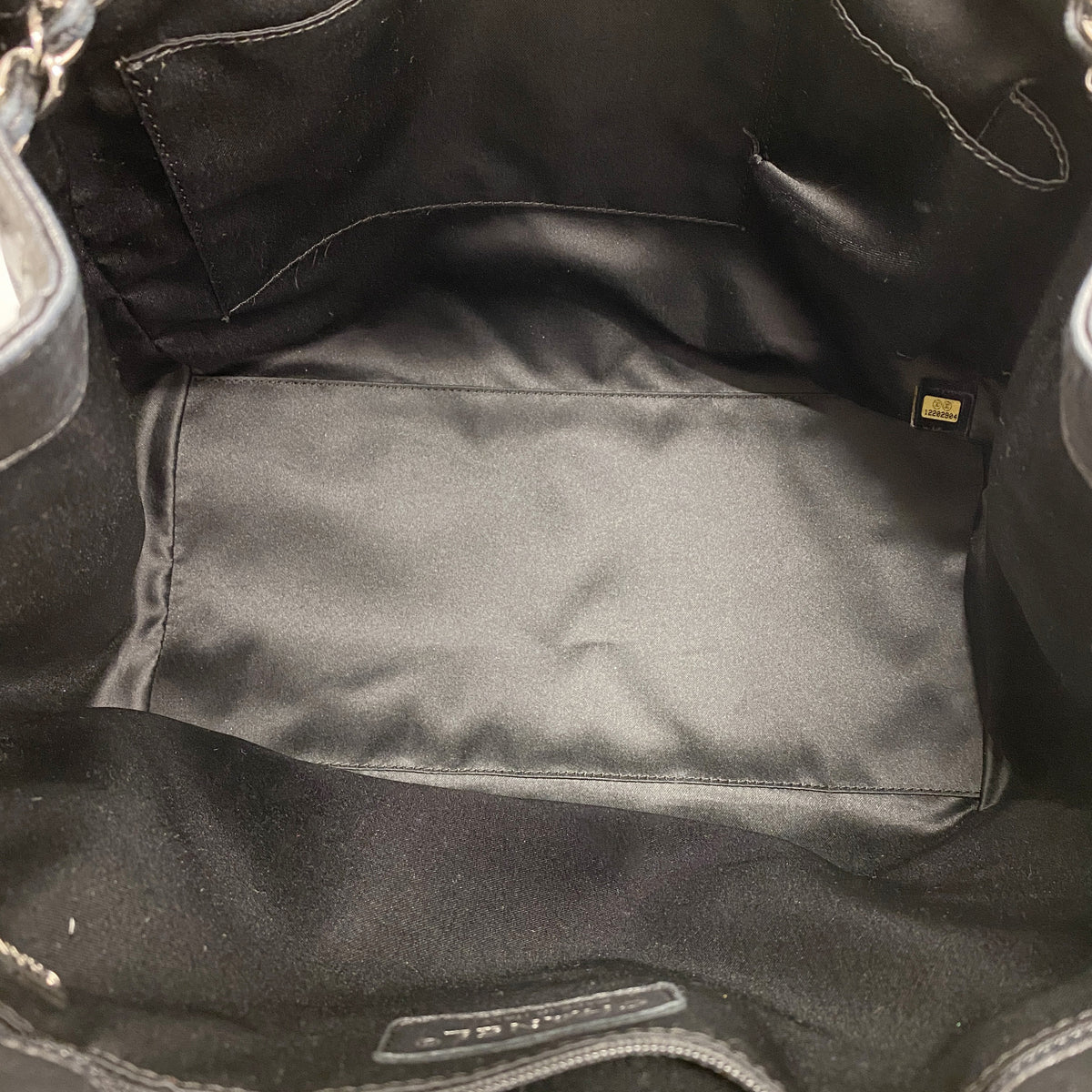 【6ge6518-k】シャネル ショルダーバッグ マトラッセ チェーンショルダー ラムスキン ブラック シルバー金具【中古】レディース