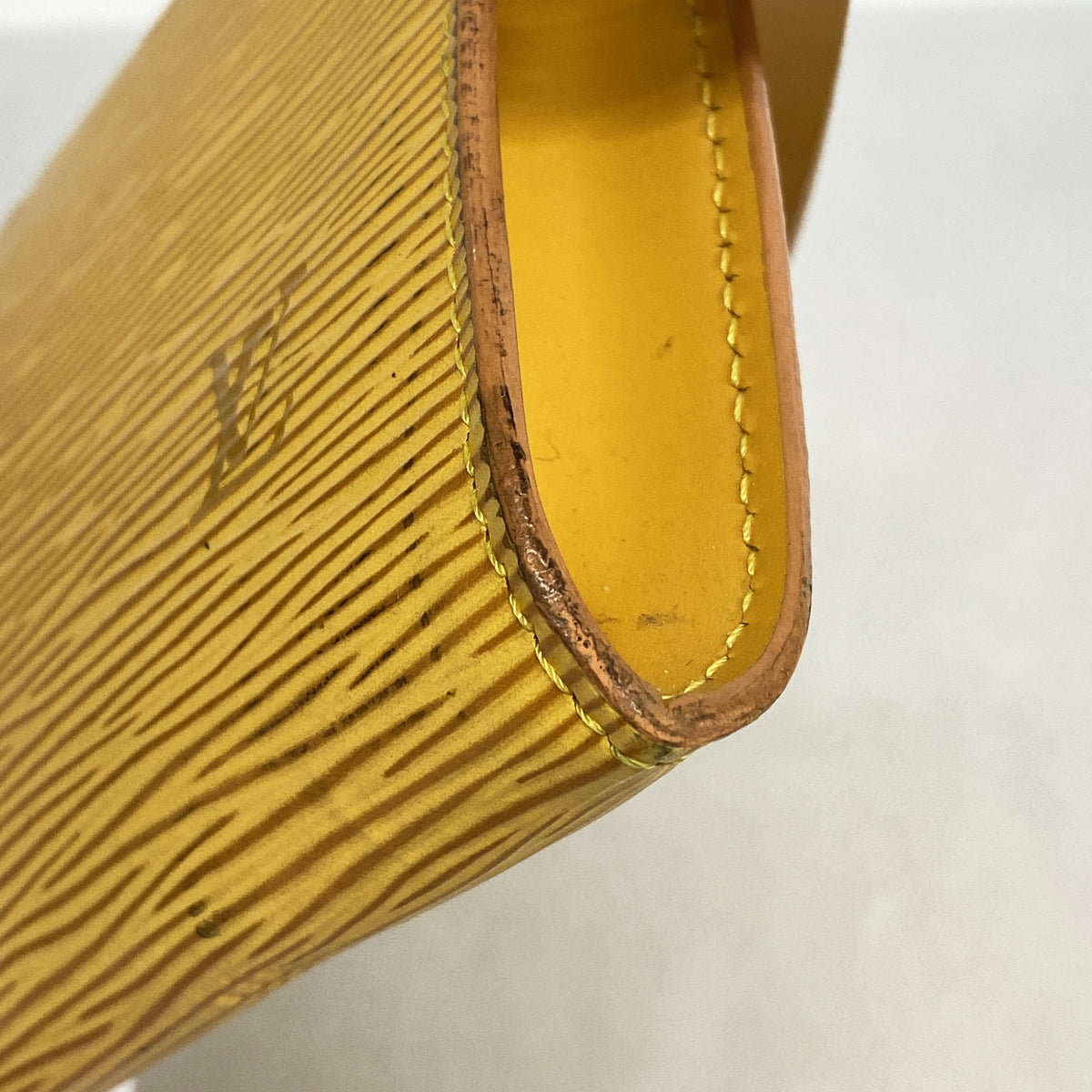 【6ge6533】ルイヴィトン ポーチ エピ ポシェットアクセソワール M52959 ジョーヌ【中古】レディース