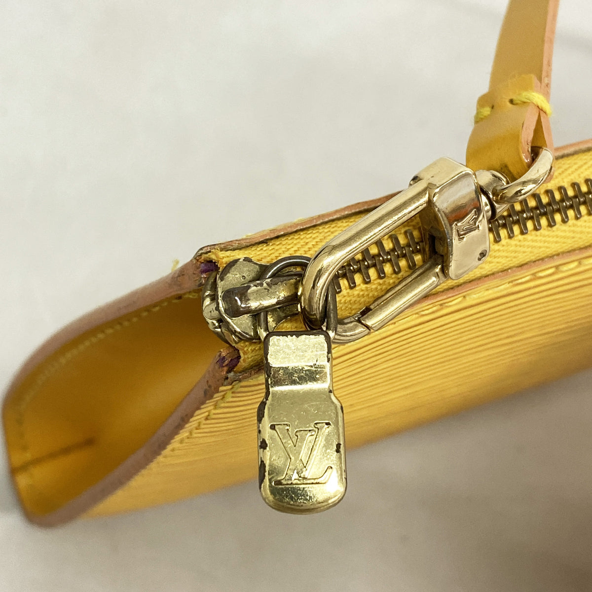 【6ge6533】ルイヴィトン ポーチ エピ ポシェットアクセソワール M52959 ジョーヌ【中古】レディース