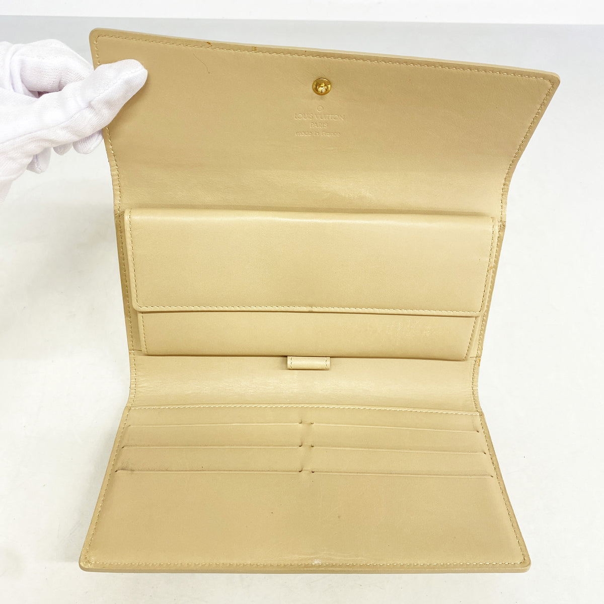 【6ge6534】ルイヴィトン 三つ折り長財布 ヴェルニ ポルトトレゾールインターナショナル M91163 ベージュ【中古】レディース