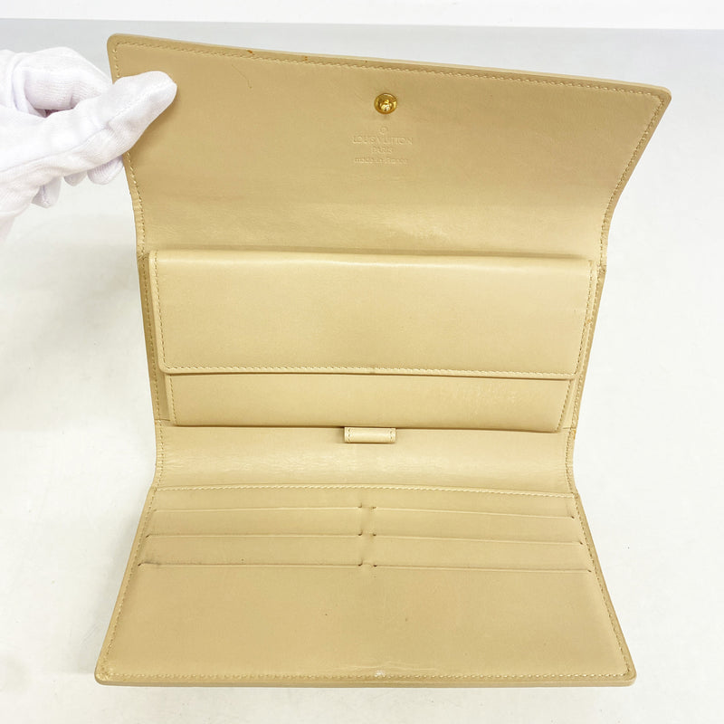 【6ge6534】ルイヴィトン 三つ折り長財布 ヴェルニ ポルトトレゾールインターナショナル M91163 ベージュ【中古】レディース