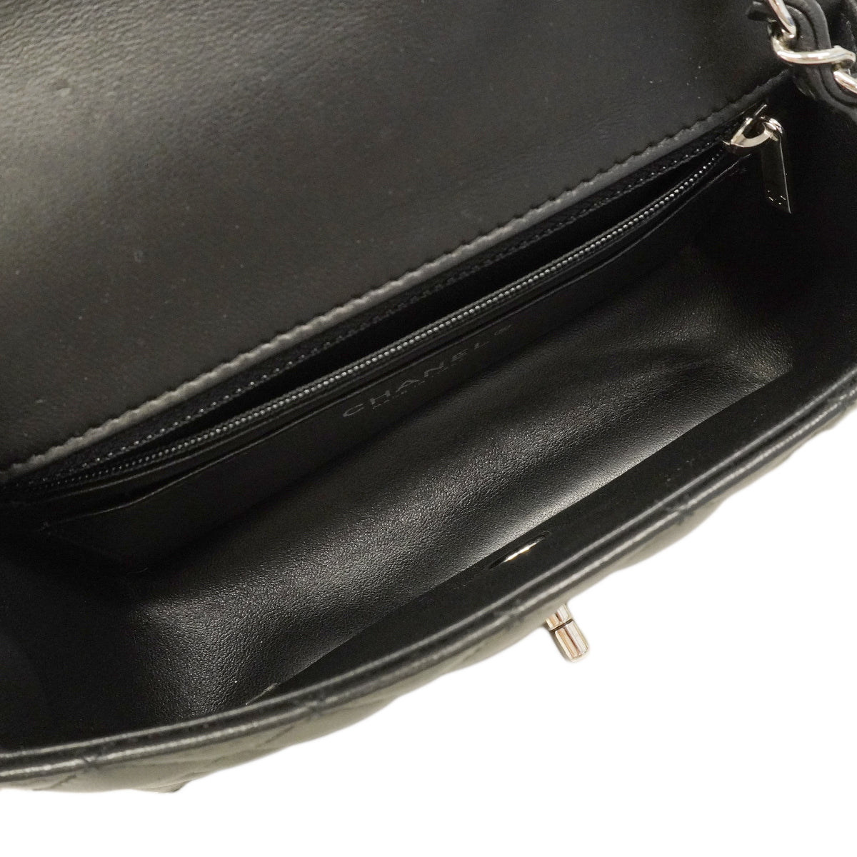 【6ha0008】シャネル ショルダーバッグ ミニマトラッセ チェーンショルダー ラムスキン ブラック シルバー金具【中古】レディース
