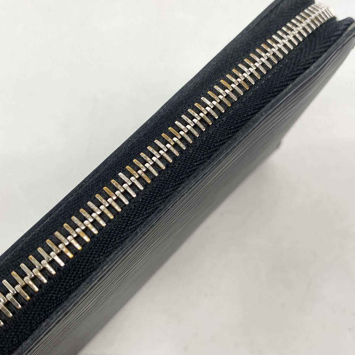 【6ha0031】ルイヴィトン 長財布 エピ ジッピーウォレット M60072 ノワール【中古】メンズ レディース ユニセックス