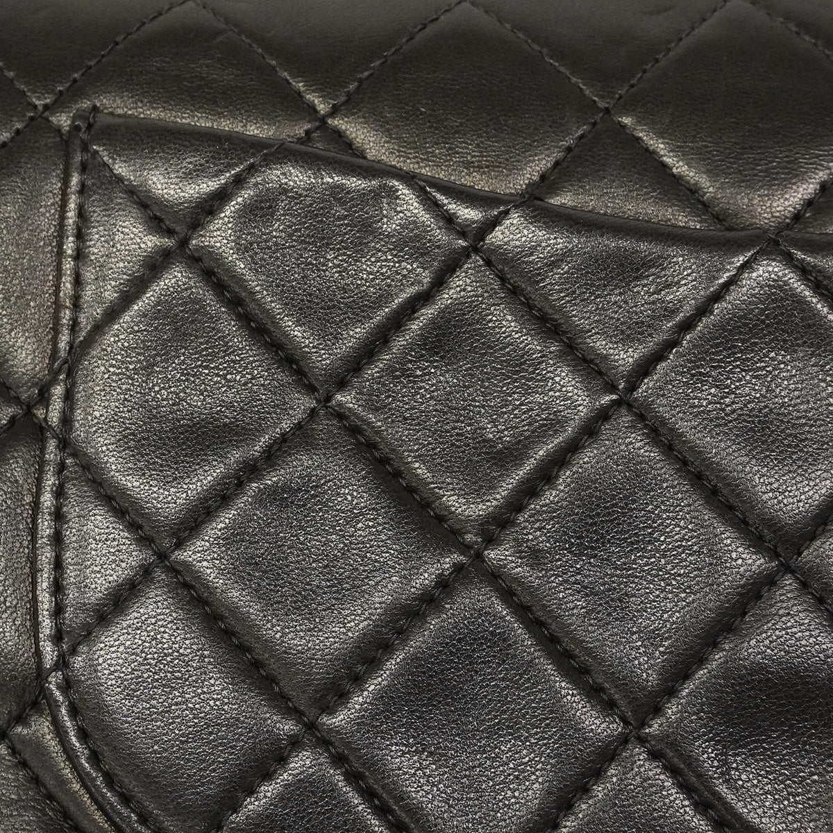 【6ha0044】シャネル ショルダーバッグ マトラッセ Wフラップ Wチェーン ラムスキン ブラック ゴールド金具【中古】レディース