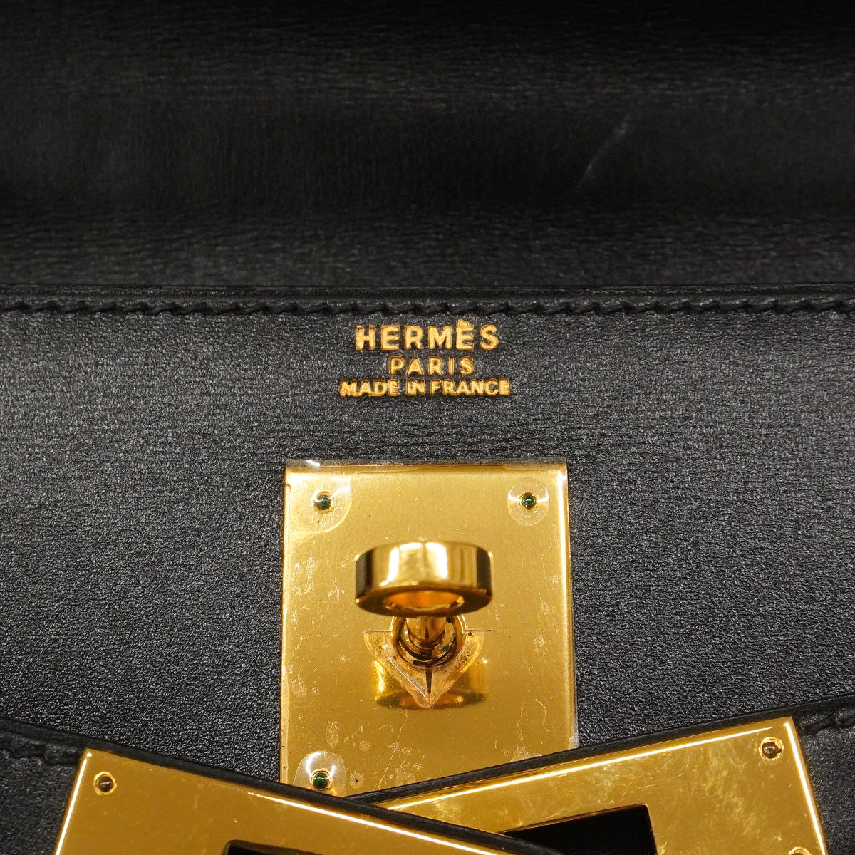【6hb0093】エルメス ハンドバッグ ケリー32 ボックスカーフ ブラック ゴールド金具 □E刻印 2wayバッグ【中古】レディース