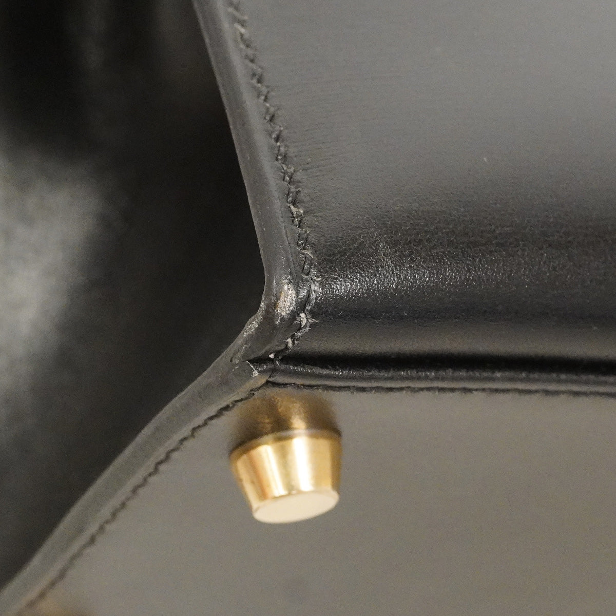 【6hb0093】エルメス ハンドバッグ ケリー32 ボックスカーフ ブラック ゴールド金具 □E刻印 2wayバッグ【中古】レディース