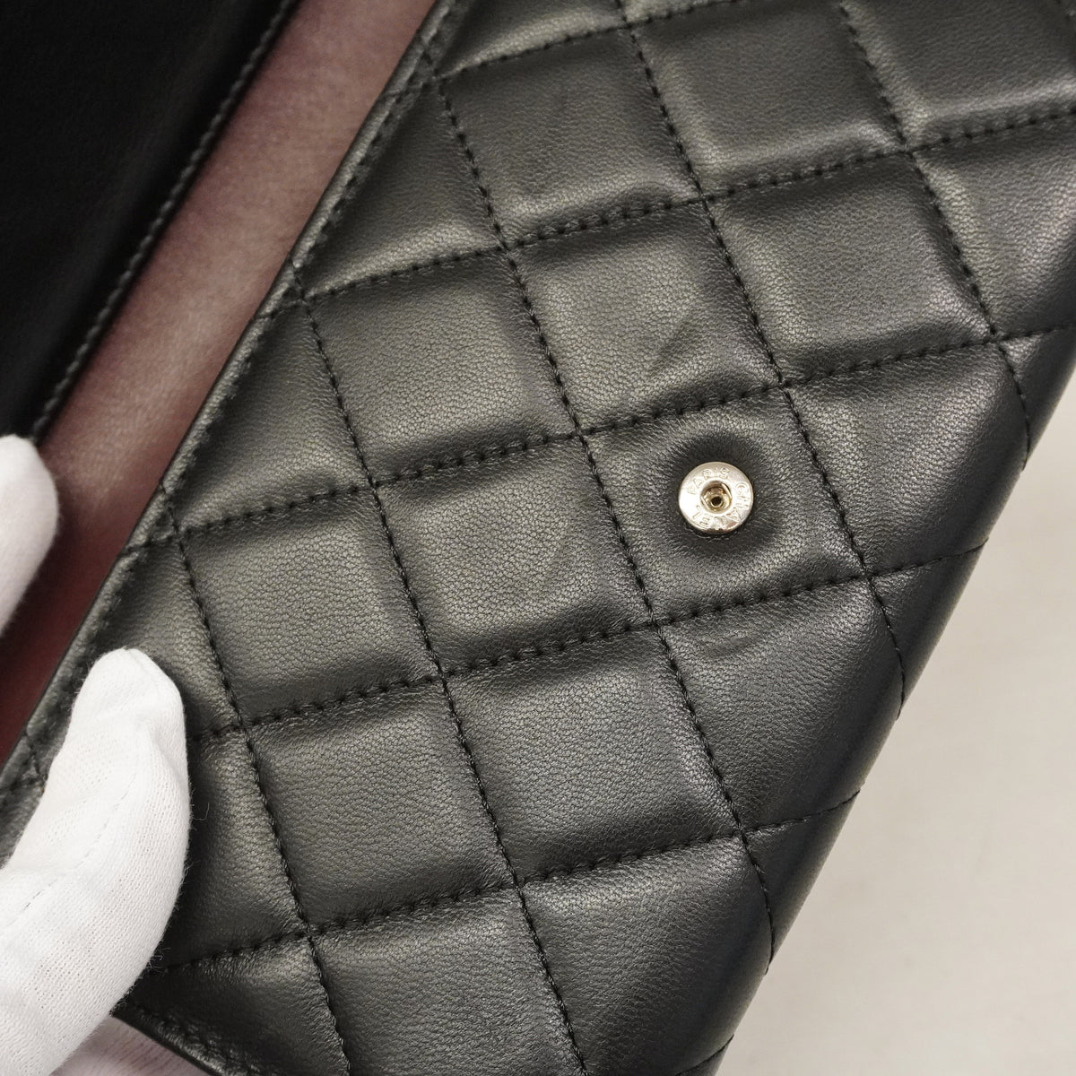 【6hb0199】シャネル 三つ折り長財布 マトラッセ ラムスキン ブラック シルバー金具【中古】レディース