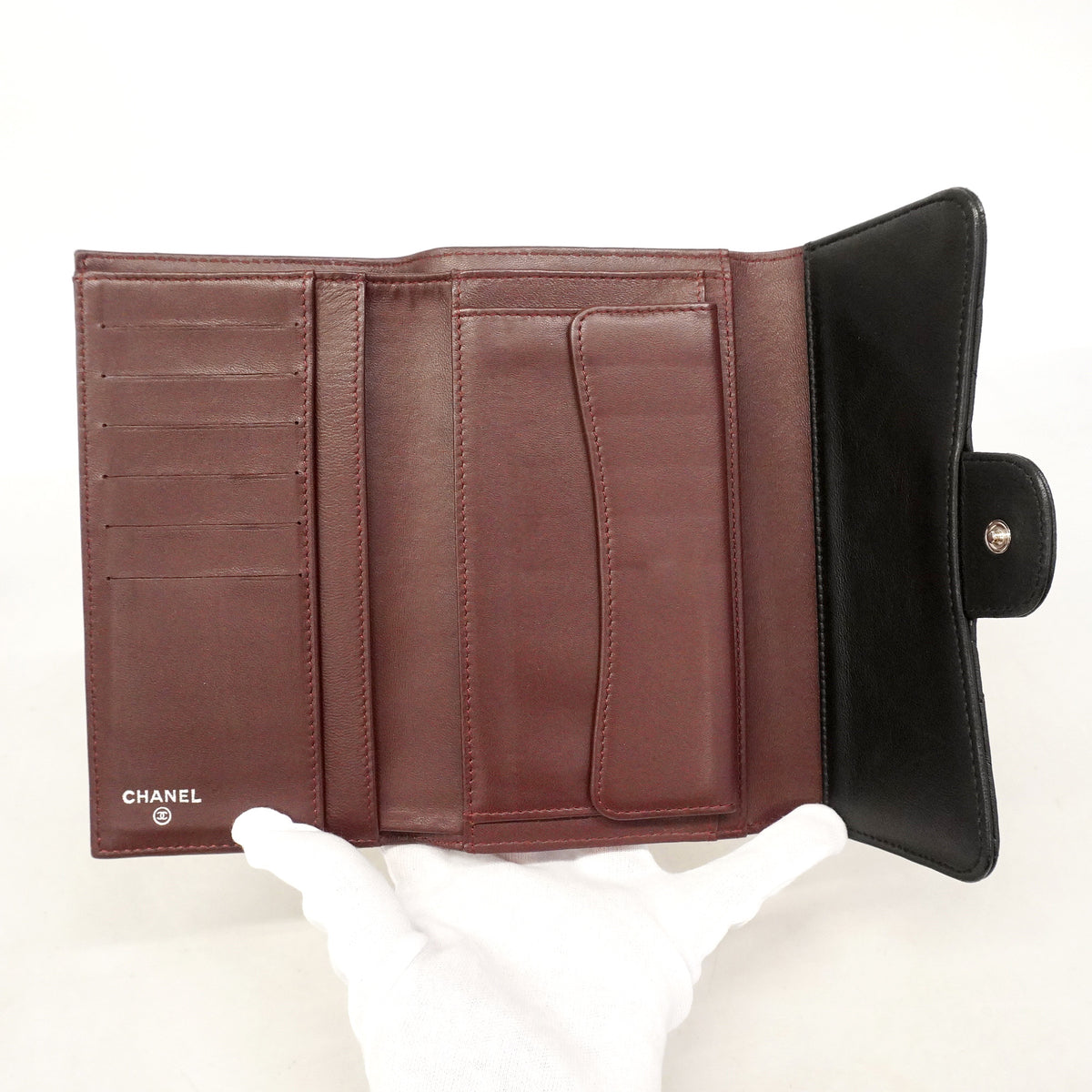 【6hb0199】シャネル 三つ折り長財布 マトラッセ ラムスキン ブラック シルバー金具【中古】レディース