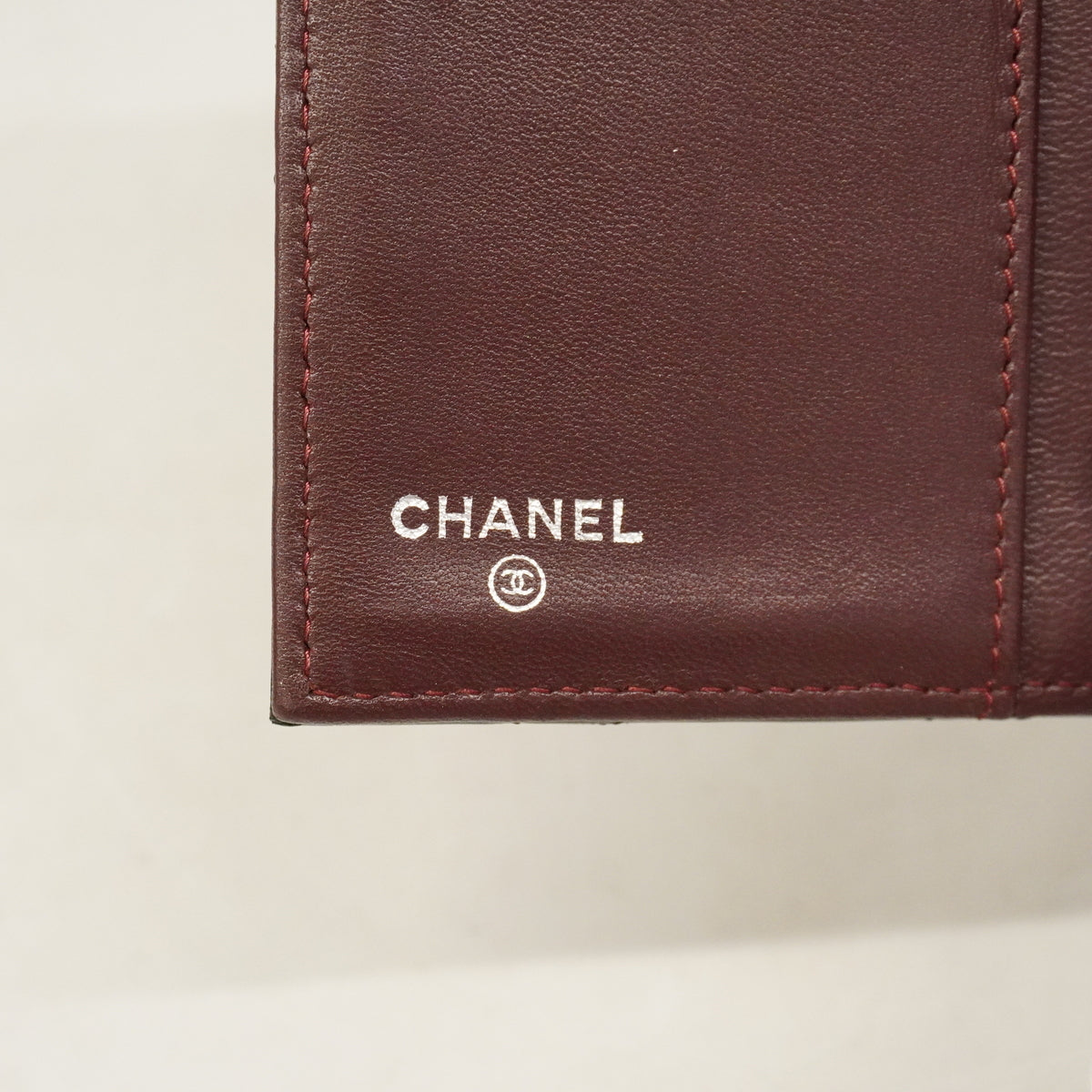 【6hb0199】シャネル 三つ折り長財布 マトラッセ ラムスキン ブラック シルバー金具【中古】レディース