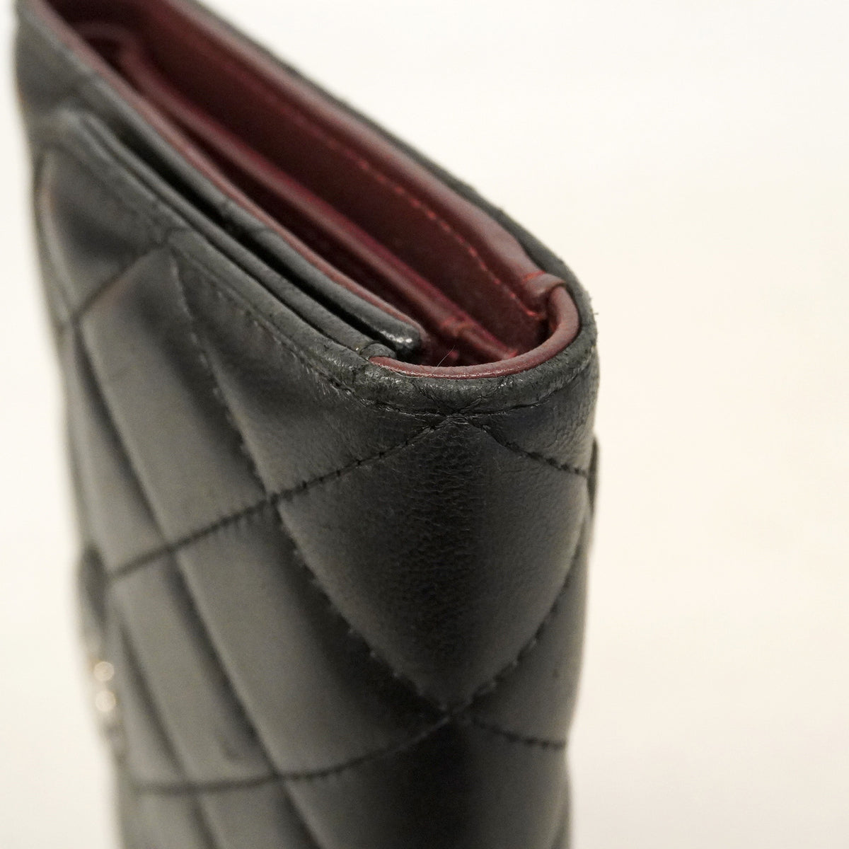 【6hb0199】シャネル 三つ折り長財布 マトラッセ ラムスキン ブラック シルバー金具【中古】レディース