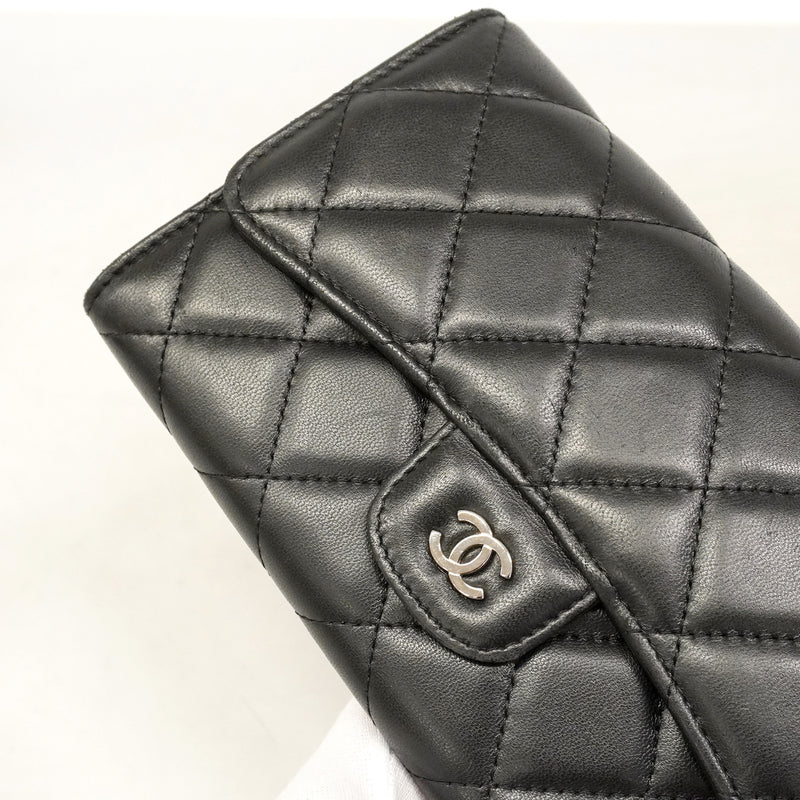 【6hb0199】シャネル 三つ折り長財布 マトラッセ ラムスキン ブラック シルバー金具【中古】レディース