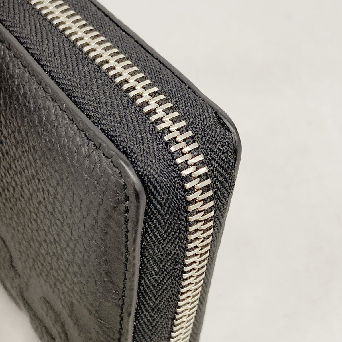 【6hb0293】グッチ 長財布 GGエンボス 739484 レザー ブラック シルバー金具【中古】メンズ