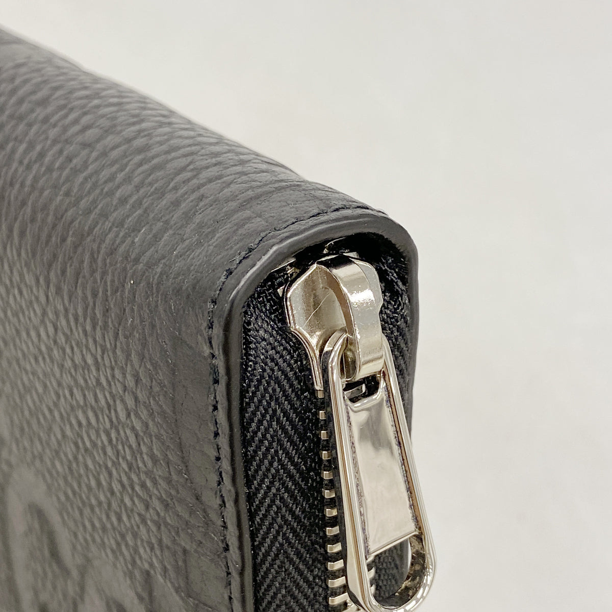 【6hb0293】グッチ 長財布 GGエンボス 739484 レザー ブラック シルバー金具【中古】メンズ