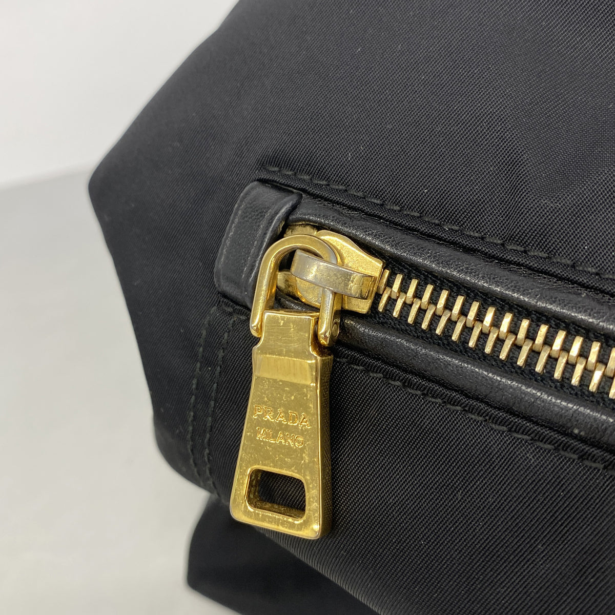 【6hb0346-k】プラダ ハンドバッグ テスート ナイロン ブラック ゴールド金具【中古】レディース