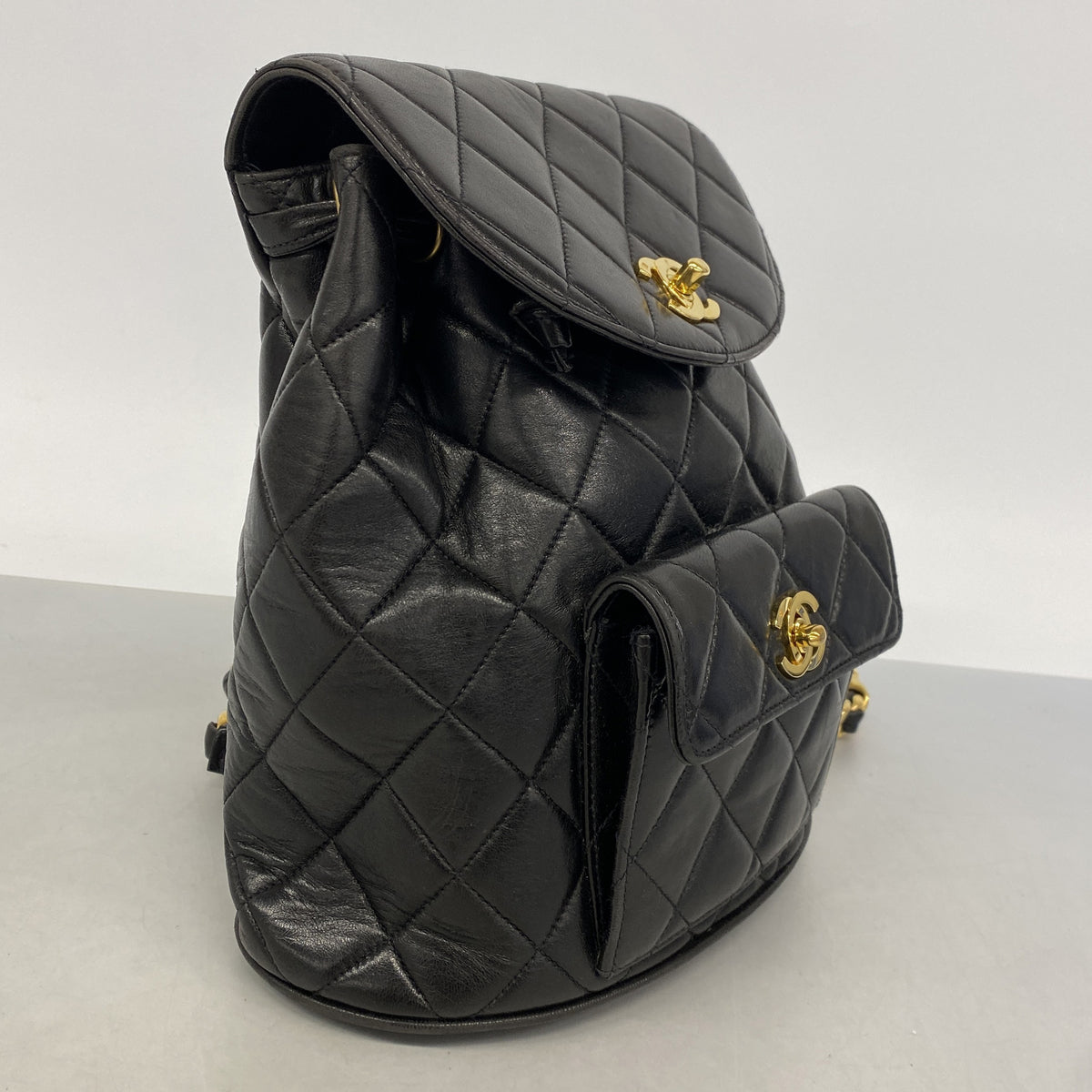 【6hb0349-k】シャネル リュック・デイパック マトラッセ ラムスキン ブラック ゴールド金具【中古】レディース