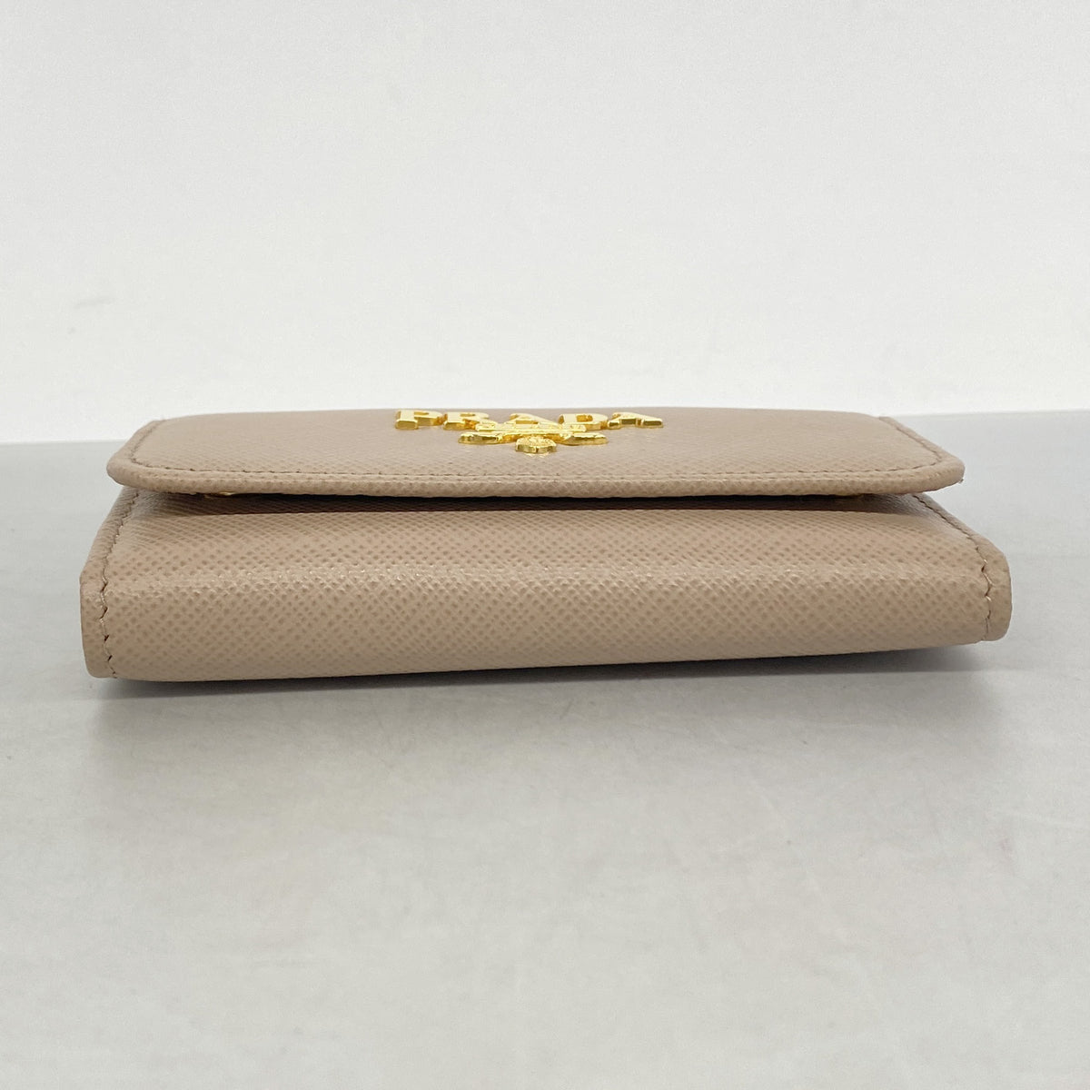 【6hb0368-k】プラダ キーケース サフィアーノ レザー ベージュ ゴールド金具【中古】レディース