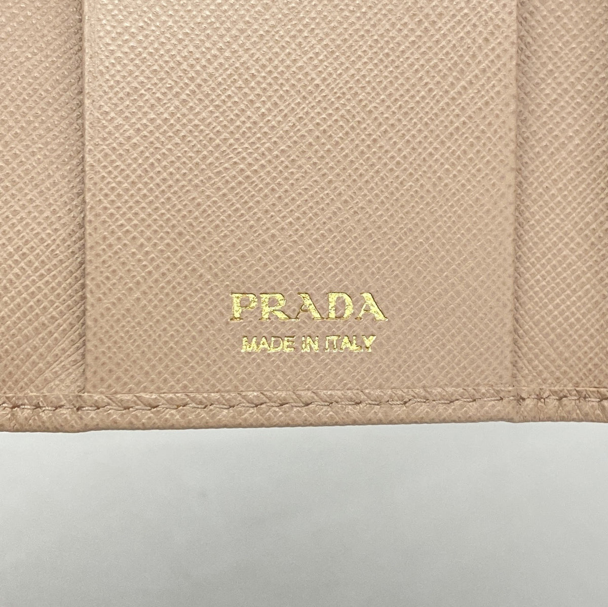 【6hb0368-k】プラダ キーケース サフィアーノ レザー ベージュ ゴールド金具【中古】レディース
