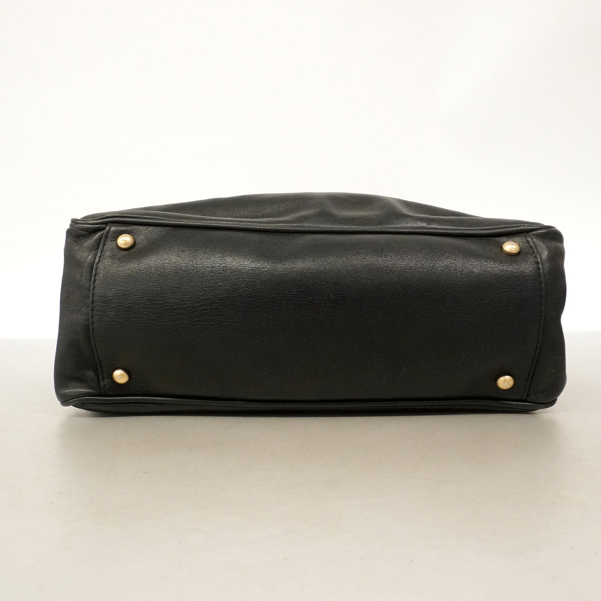 【6hb0399-k】シャネル トートバッグ カメリア レザー ブラック ゴールド金具【中古】レディース
