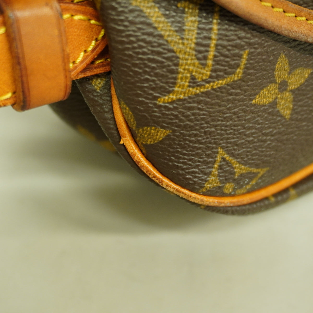 【6hb0464】ルイヴィトン ショルダーバッグ モノグラム ソミュール30 M42256 ブラウン【中古】レディース