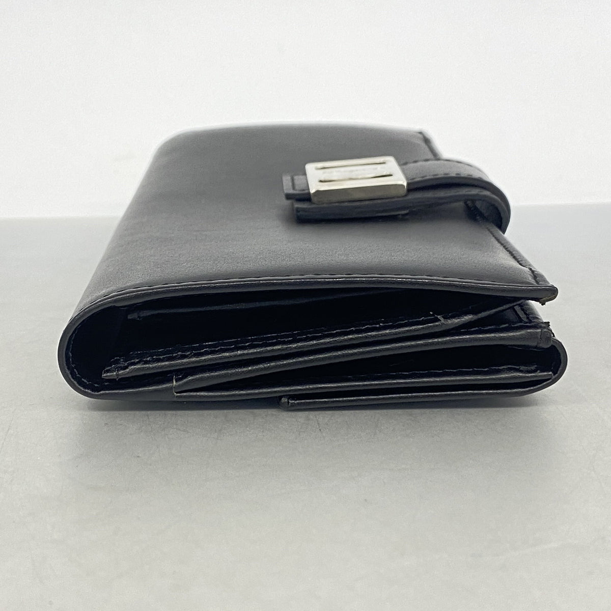 【6hb0520】サルヴァトーレフェラガモ 長財布 レザー ブラック シルバー金具【中古】レディース