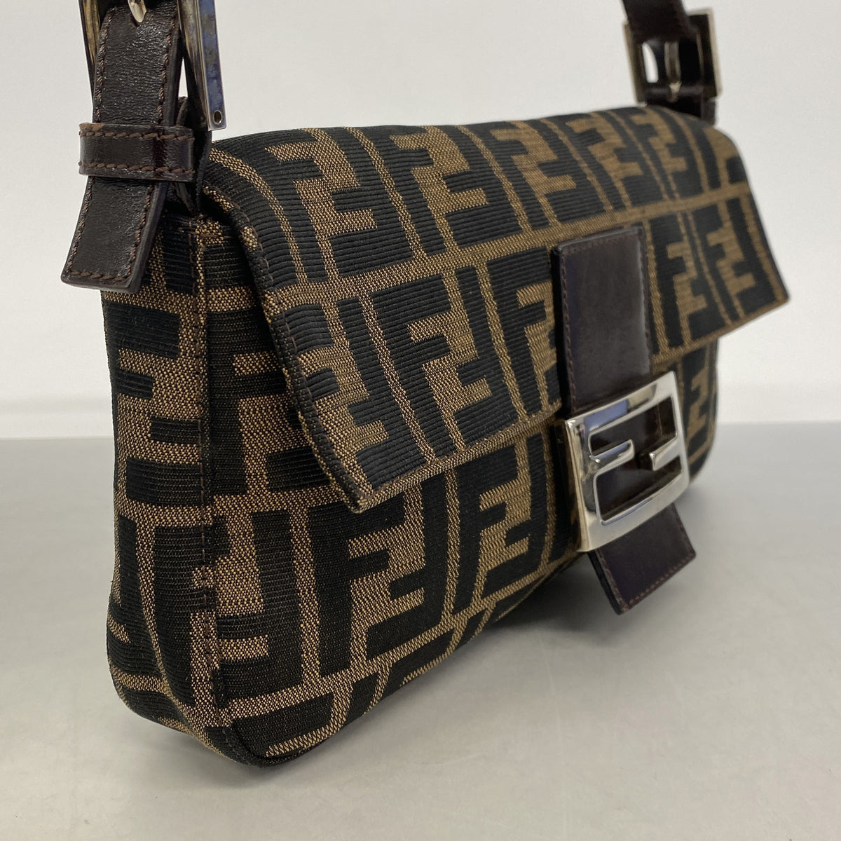 【6hb0521】フェンディ ハンドバッグ ズッカ ナイロンキャンバス ブラウン シルバー金具【中古】レディース