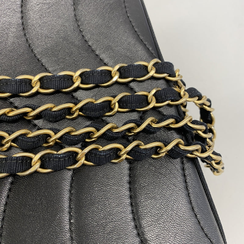 【6hb0647-k】シャネル ショルダーバッグ Wチェーン 波ステッチ ラムスキン ブラック ゴールド金具【中古】レディース