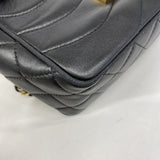 【6hb0647-k】シャネル ショルダーバッグ Wチェーン 波ステッチ ラムスキン ブラック ゴールド金具【中古】レディース