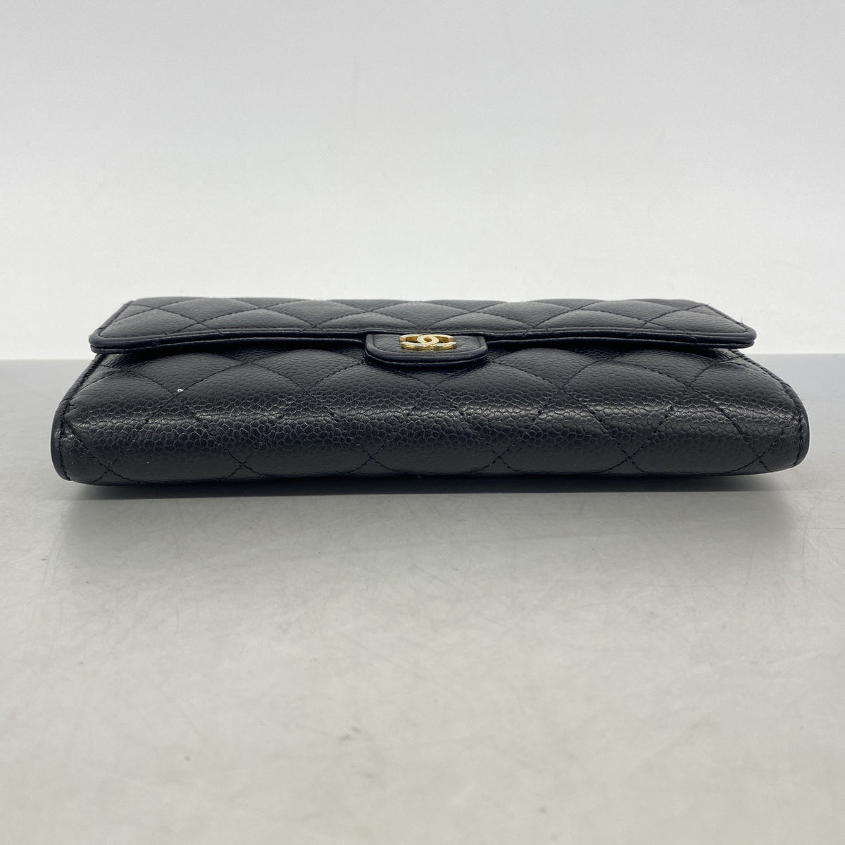 【6hb0677-k】シャネル 長財布 マトラッセ キャビアスキン ブラック ゴールド金具【中古】レディース
