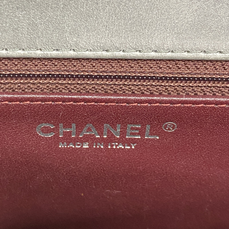【6hb0711-k】シャネル ショルダーバッグ ボーイシャネル チェーンショルダー レザー グリーン シルバー金具【中古】レディース